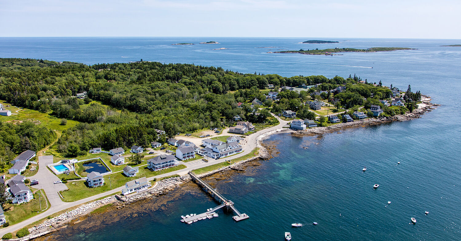 Boothbay Harbor Inn - Coastal Maine Hotel